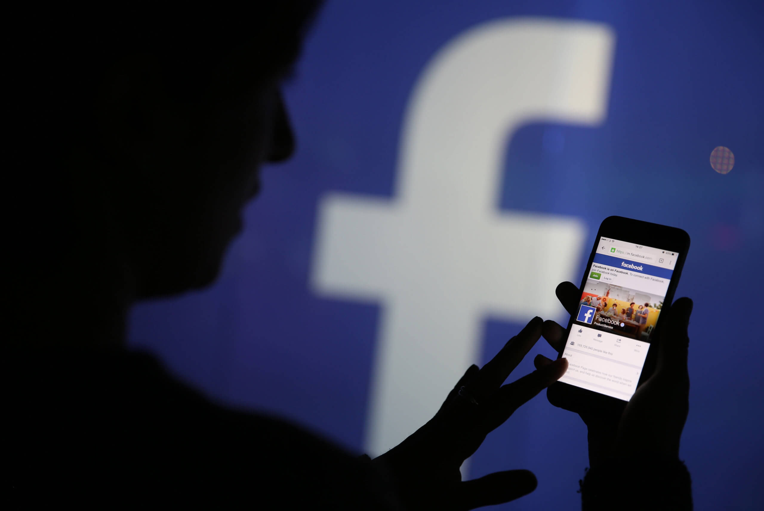 Facebook volta atrás e decide exibir posts de marcas